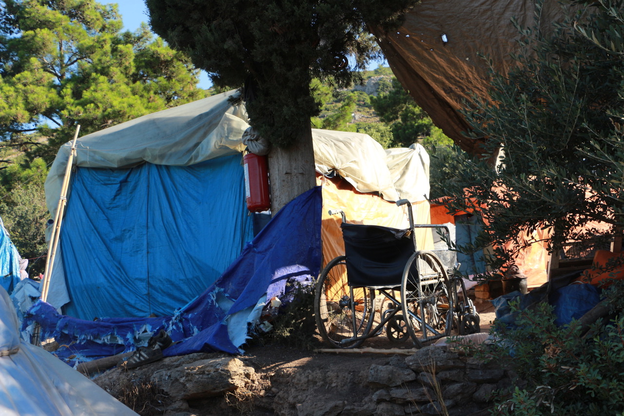 Die Geflüchteten müssen in dünnen Zelten auf Samos leben, ob Sommer oder Winter.